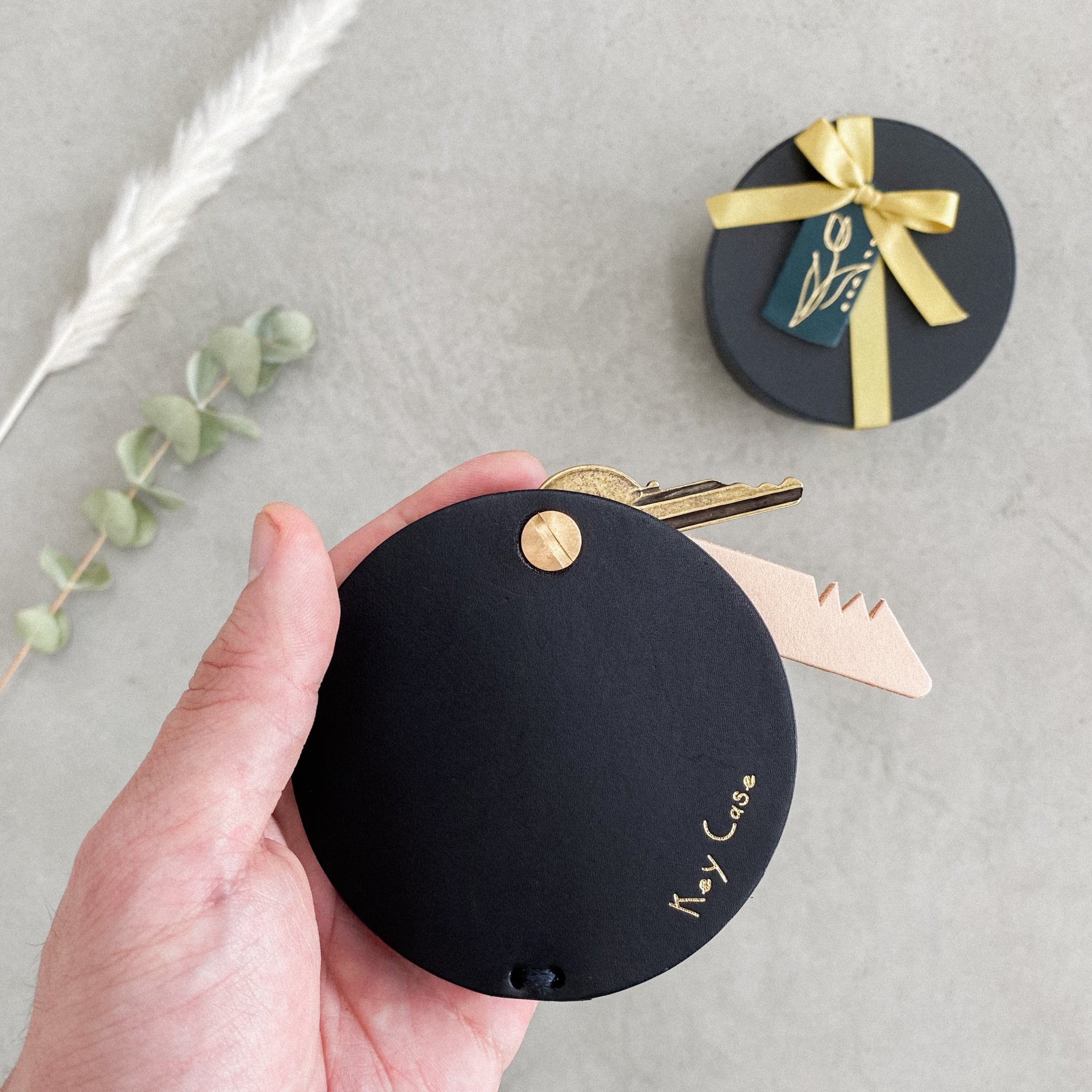 〔父の日ギフトにも♪〕 本革スマートキーケース《名入れ対応》