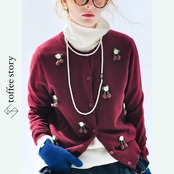 サクランボが踊るバーガンディ・ニットカーデ 《i0810》