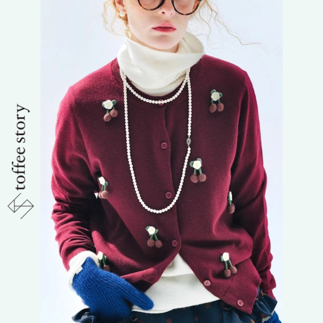 サクランボが踊るバーガンディ・ニットカーデ 《i0810》