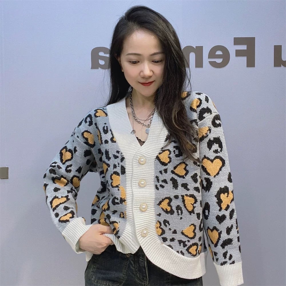 ヒョウ柄 レオパード 茶色 グレー 白 カーディガン | LOVEYsmileSHOP ヒョウ柄 レオパード 茶色 グレー 白 カーディガン | LOVEYsmileSHOP