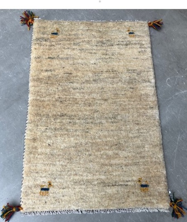 ペルシャ絨毯　ギャッベ　サイズ約57㎝×86㎝ - メイン画像