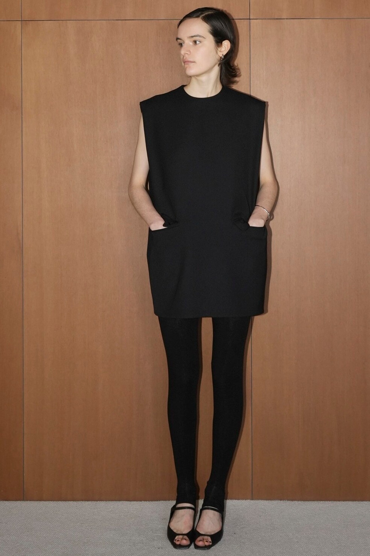 CLANE クラネ　SLEEVELESS LONG COCOON TOPS