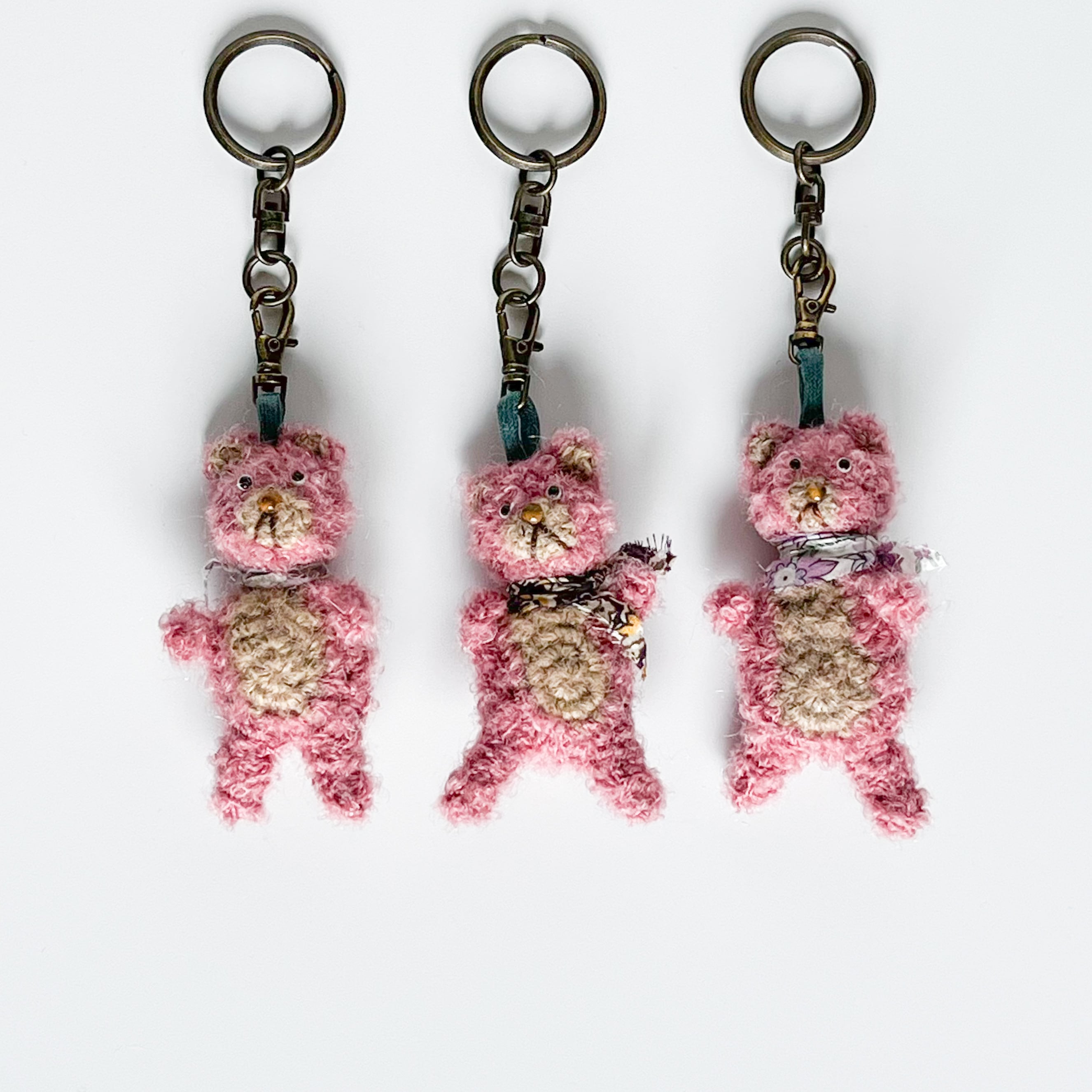 小さなクマのキーホルダー 焼きチョコベア 動物あみぐるみ