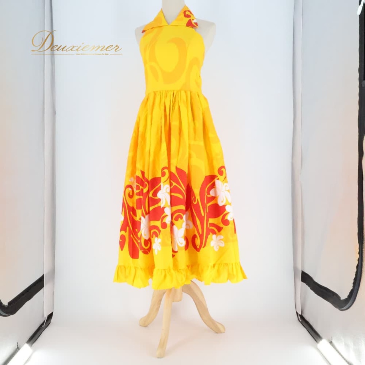 フラダンス 衣装 ワンピース ドレス プカラニファッション イエロー系 レッド系 Pukalani Fashion ハワイ製 ホルターネック プルメリア柄 かわいい 華やか 鮮やか 明るい 黄 赤 白 ダンス衣装 ハワイアンダンス レディース レッスン 練習