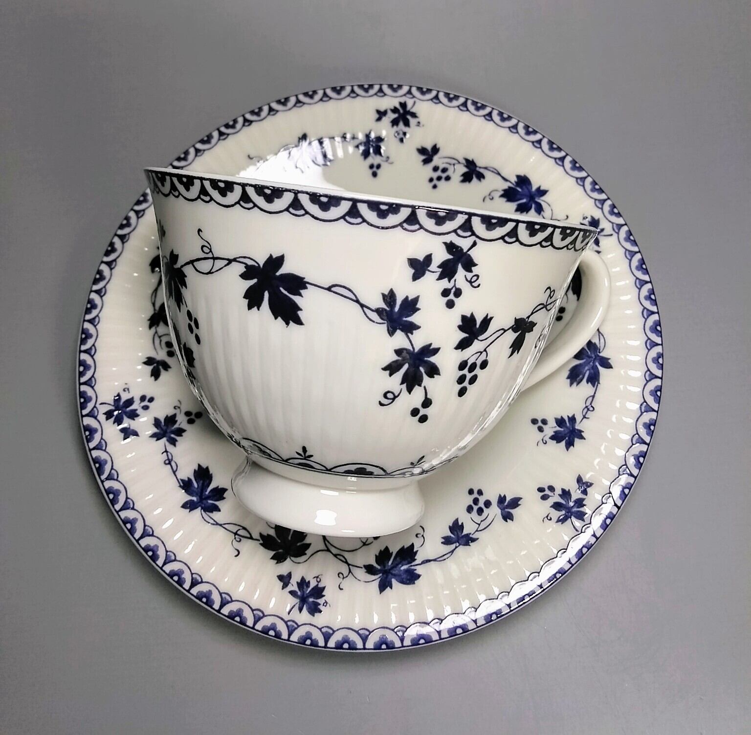 Royal Dolton カップアンドソーサー超美品MCU/DCEU/その他洋画 Royal Dolton カップアンドソーサー超美品MCU/DCEU/その他洋画