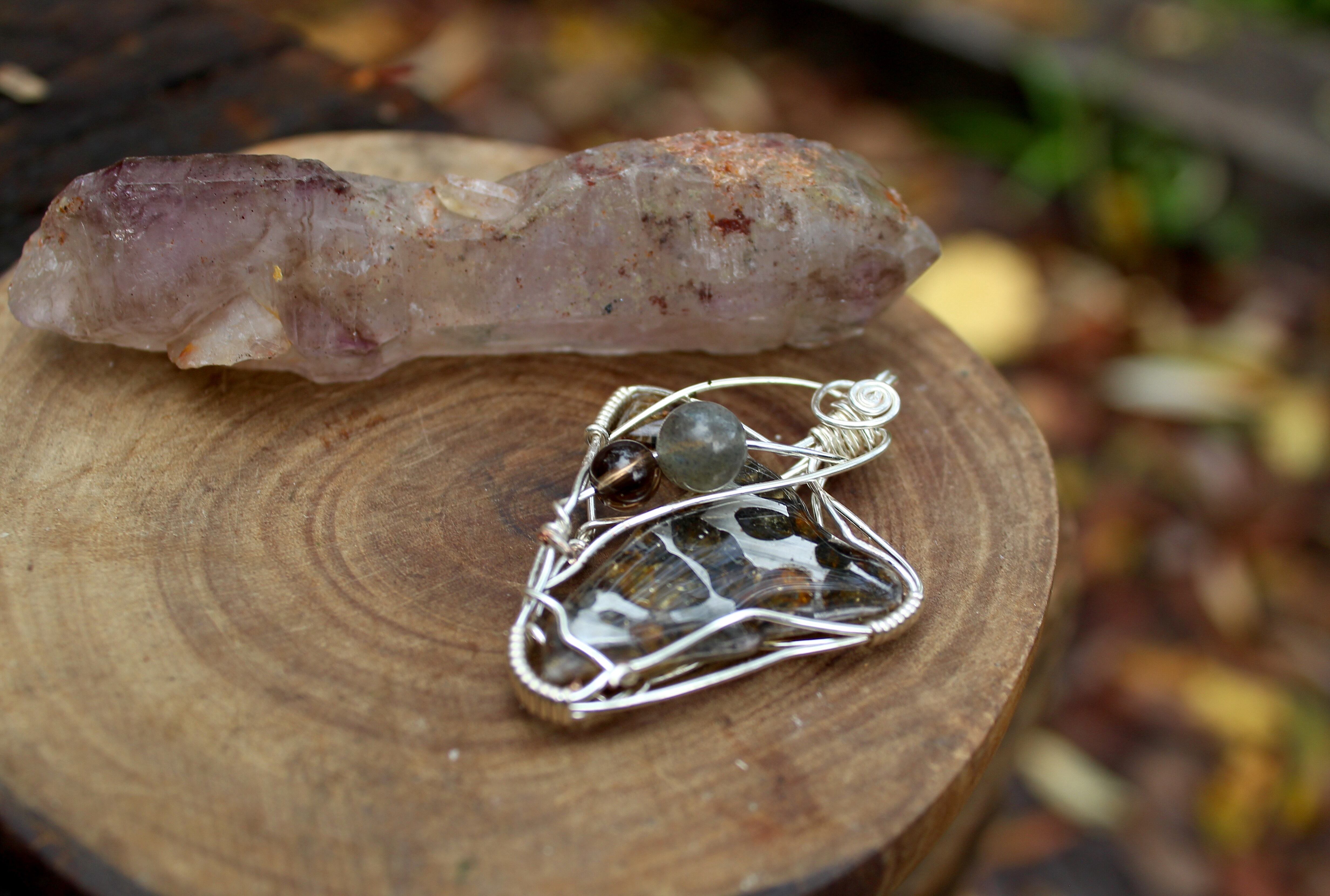 セリコパラサイト 宇宙の霊的エネルギー、ひらめきや直感 | T-Stones 英国