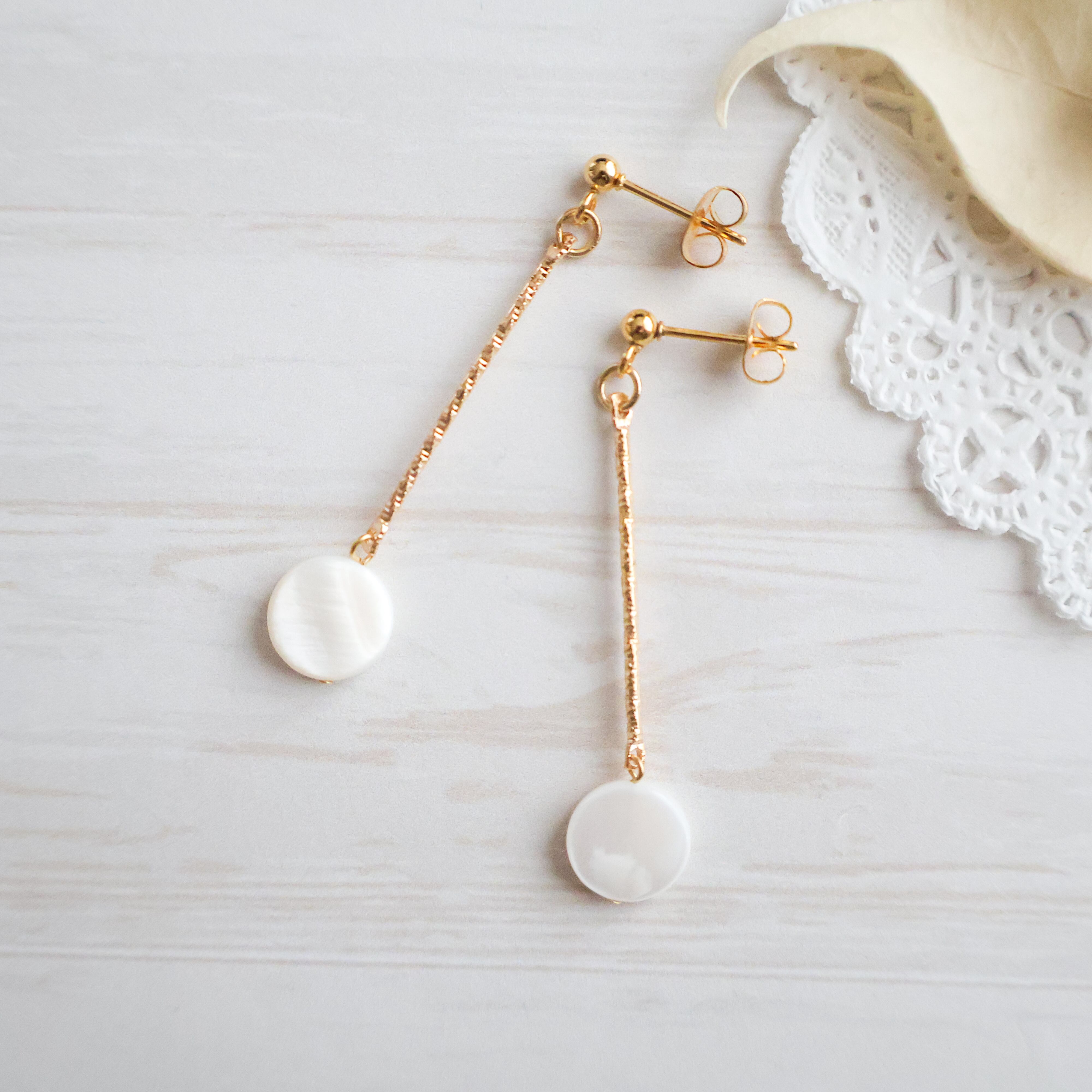 プチプラ】天然シェル×揺れるロング アクセサリー レディース ピアス