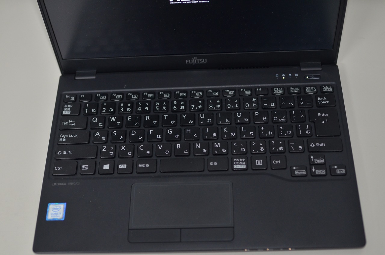 中古軽量ノートパソコン Windows11+office 爆速SSD256GB 富士通 UH90 