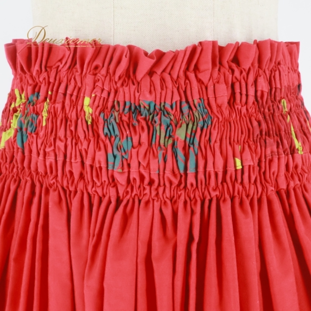 フラダンス 衣装 パウスカート レッド系 シングル シンプル プルメリア柄 ラウアエ柄 フリル かわいい 鮮やか 華やか 明るい おしゃれ ハワイアン アロハ ハワイアンプリント フラ ダンス レッスン 練習 ブラック系 イエロー系 カラフル フラレッスン用