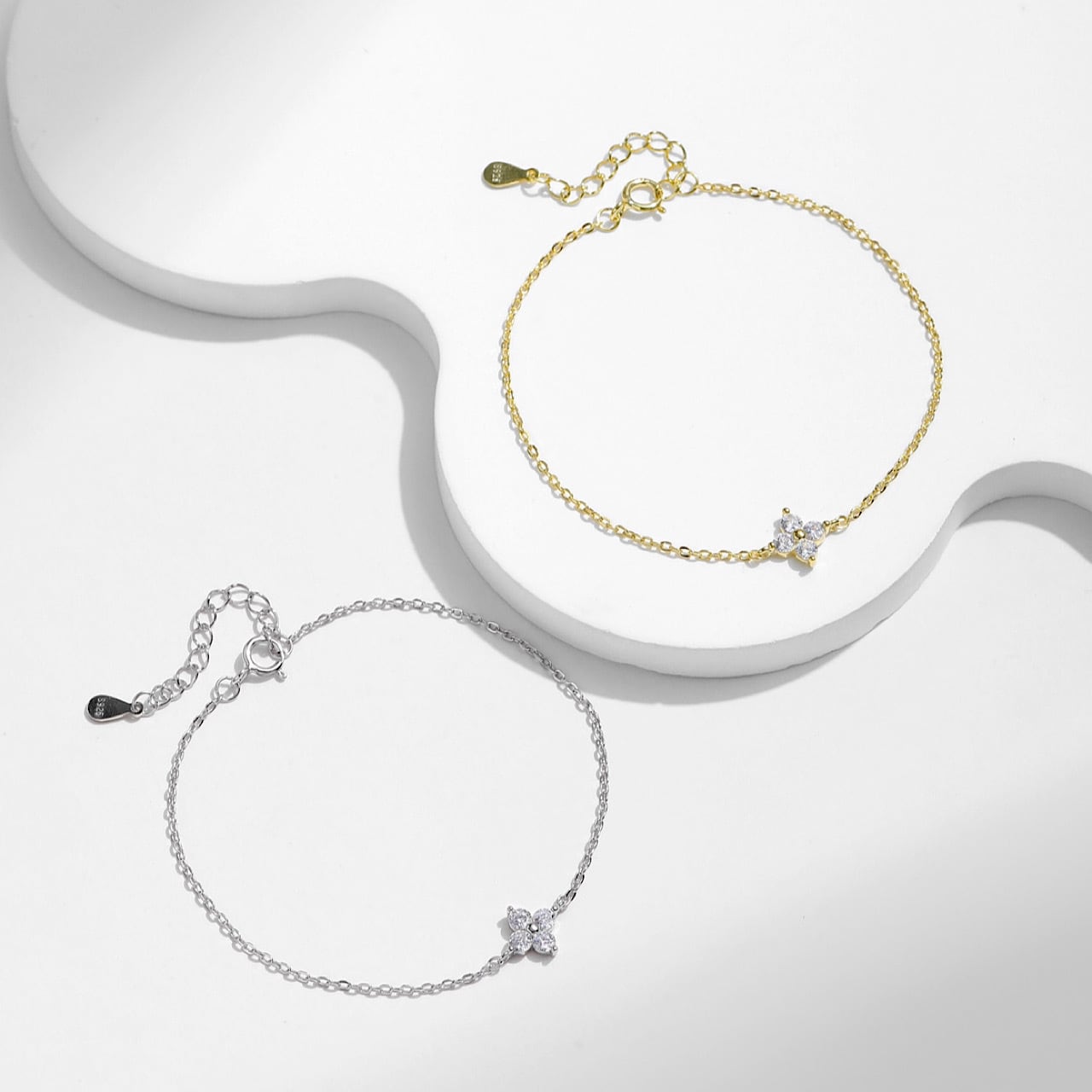 四葉　クローバー　ブレスレット 四葉クローバーモチーフ ブレスレット カルセドニー