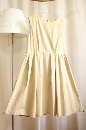 ノースリーブワンピ　アイボリーホワイト