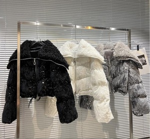 ダウンジャケット ショート 全3色 スパンコール キラキラダウンジャケット ビッグカラー ダウン ビッグボア襟 ショート丈 クロップド丈 キラキラダウンジャケット ドローストリング裾 韓国 小顔効果 お出かけ ディナー20代 30代 40代 CO5410