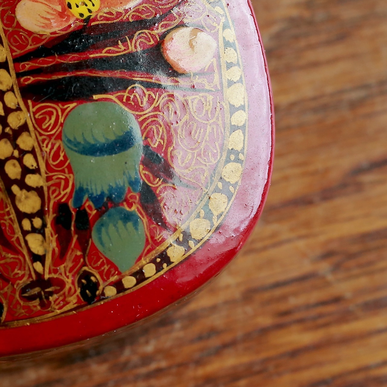 鮮やかで魅惑的な花がらが美しい、ペーパーマッシュ