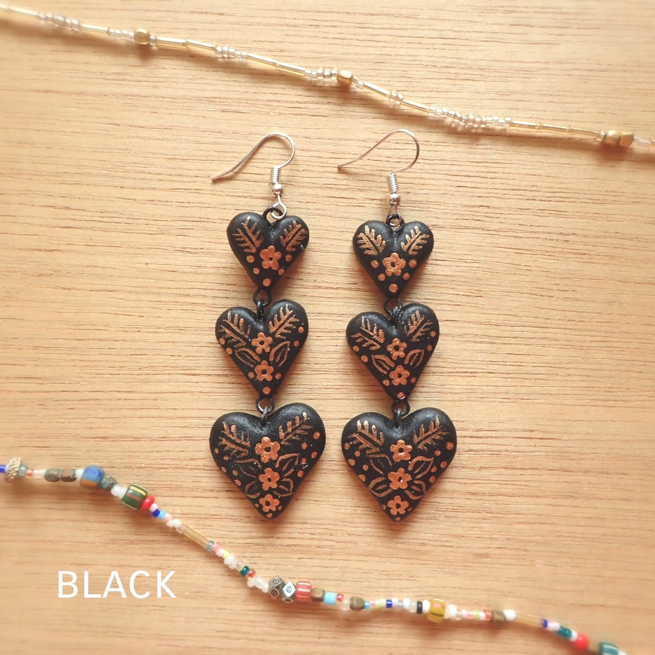 ハンドメイド ピアス イヤリング No.358 くろ