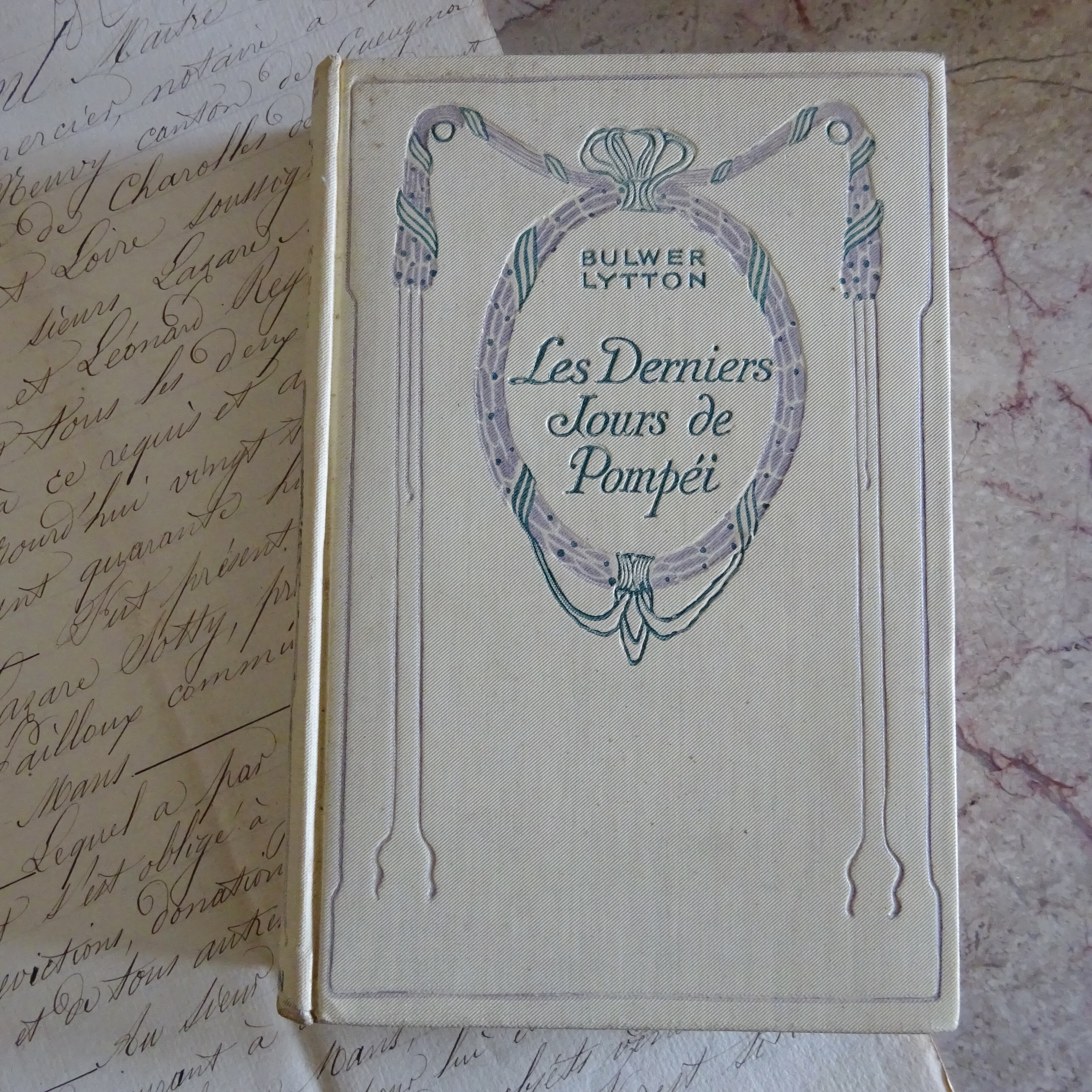 Livres anciens 《NELSON》Lettres dorées＊Nの本