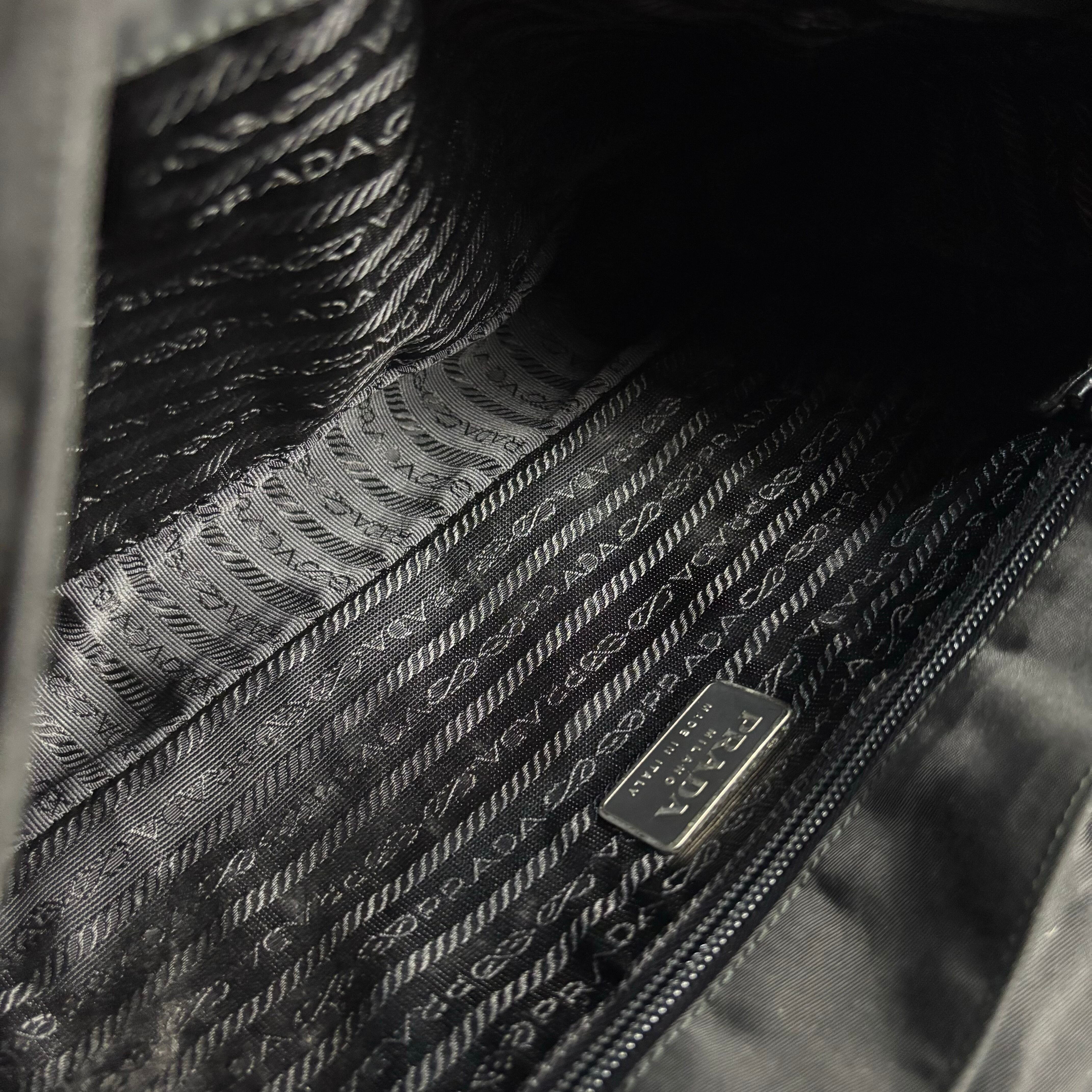 FW2000's PRADA MESSENGER BAG LEATHER | LOST