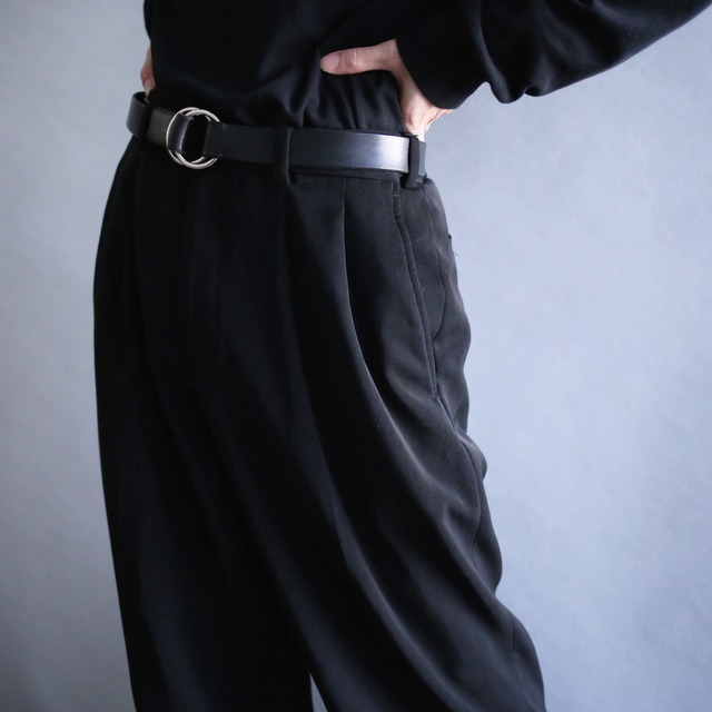 2-tuck tapered silhouette black wide slacks