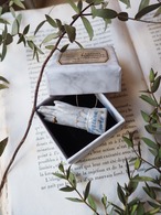 Arii Momoyo Pottery 手のブローチ(金彩)