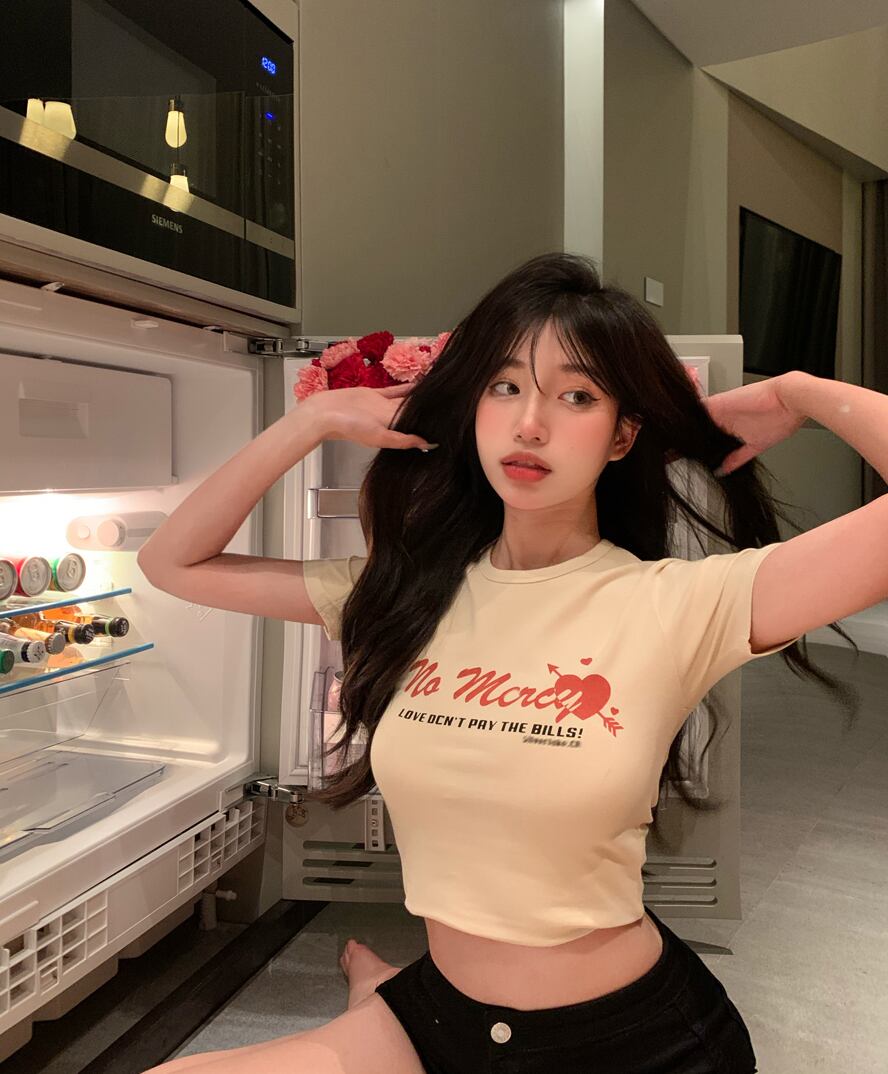 スタンダードプリント柄Tシャツ サマーショートトップス レトロ 夏物 ブラックストロベリース84514631709