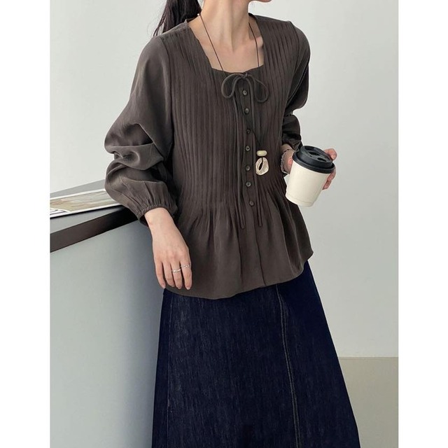 square-neck pintuck ribbon blouse