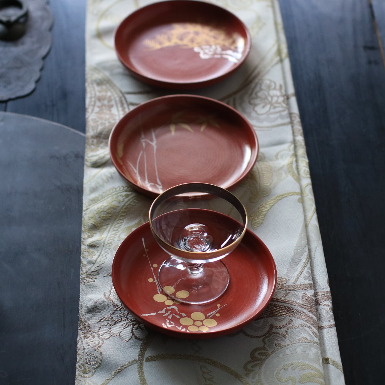 有田焼　福泉窯　松竹梅　なます皿　ハレの日　錦朱彩•マット　金銀彩　4寸皿 有田焼 松竹梅4寸皿 朱 | 芦屋貴兆陶家 online shop