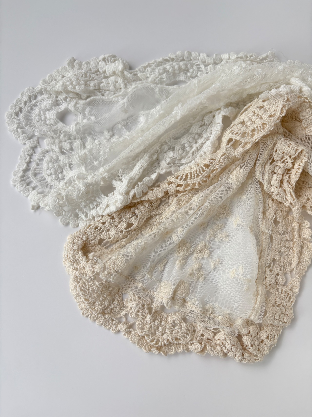 【即納】レースマルチクロス 約170㎝×30㎝［撮影小物 マルチクロス レース刺繍 スタジオ撮影 ハンドメイド出品 ディスプレイ］