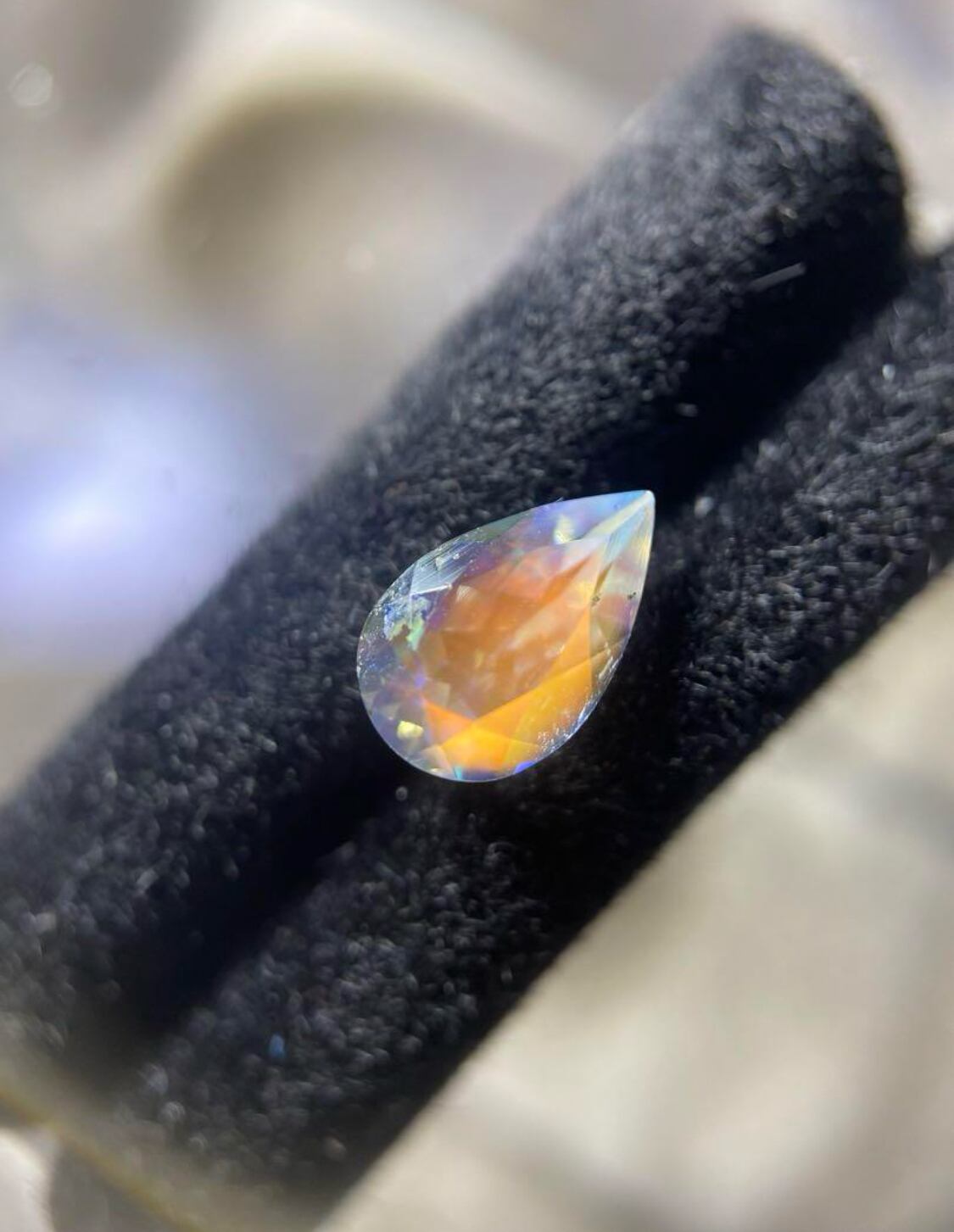 レインボームーンストーン0.97ct 宝石ルース レインボームーンストーン0.97ct 宝石ルース