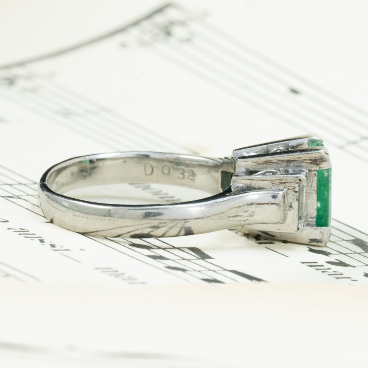 昭和ジュエリー エメラルド ダイヤモンド リング Pt900 1.01ct