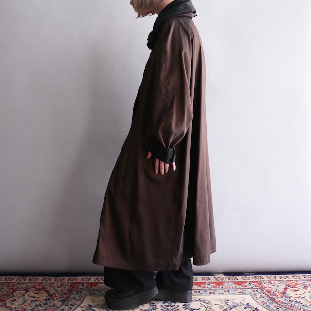 2-way reversible design  pleats fooded long coat