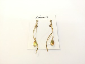 【ピアス変更可能】ikru ゆらゆら雫のイヤリング