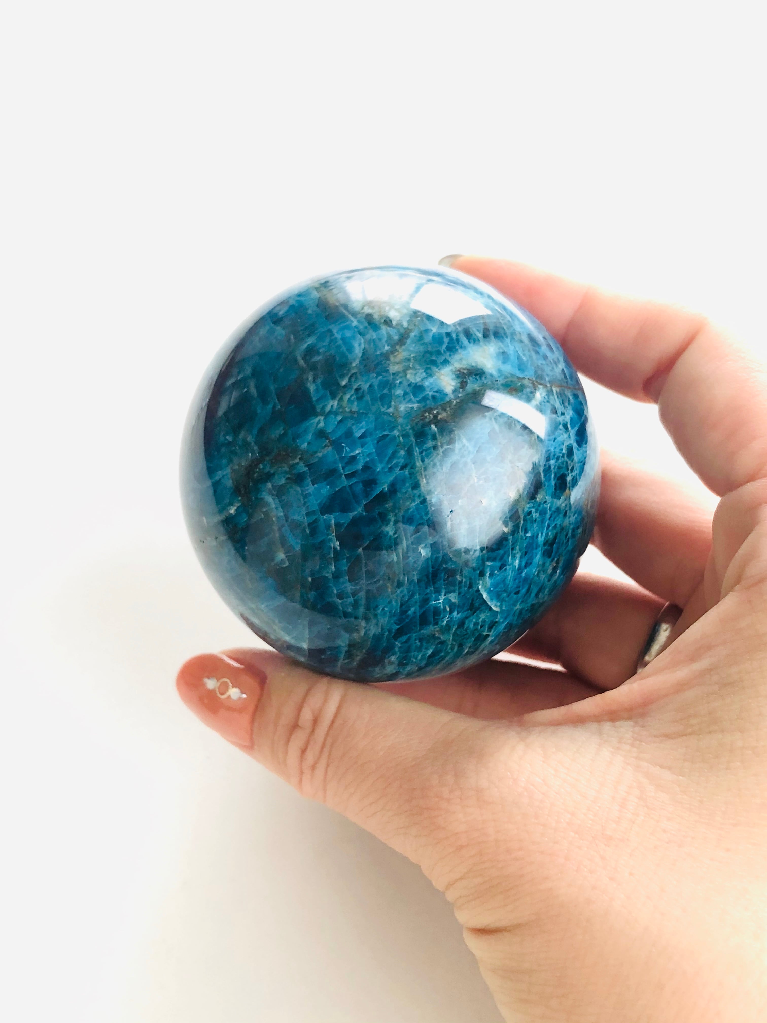 美しいブルー！アパタイト丸玉(63mm)