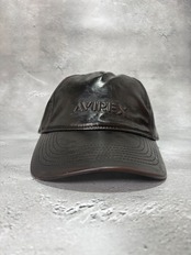 AVIREX / アヴィレックス AXエンボスロゴPU 6Pキャップ フェイクレザー カーブバイザー 2026年秋冬 ブラック