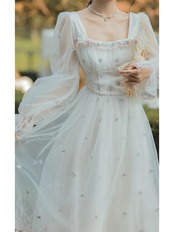 【0095】Simple Flower Embroidery Long Sleeve Dress