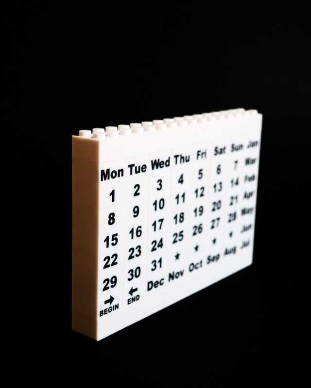 Block-style perpetual calendar