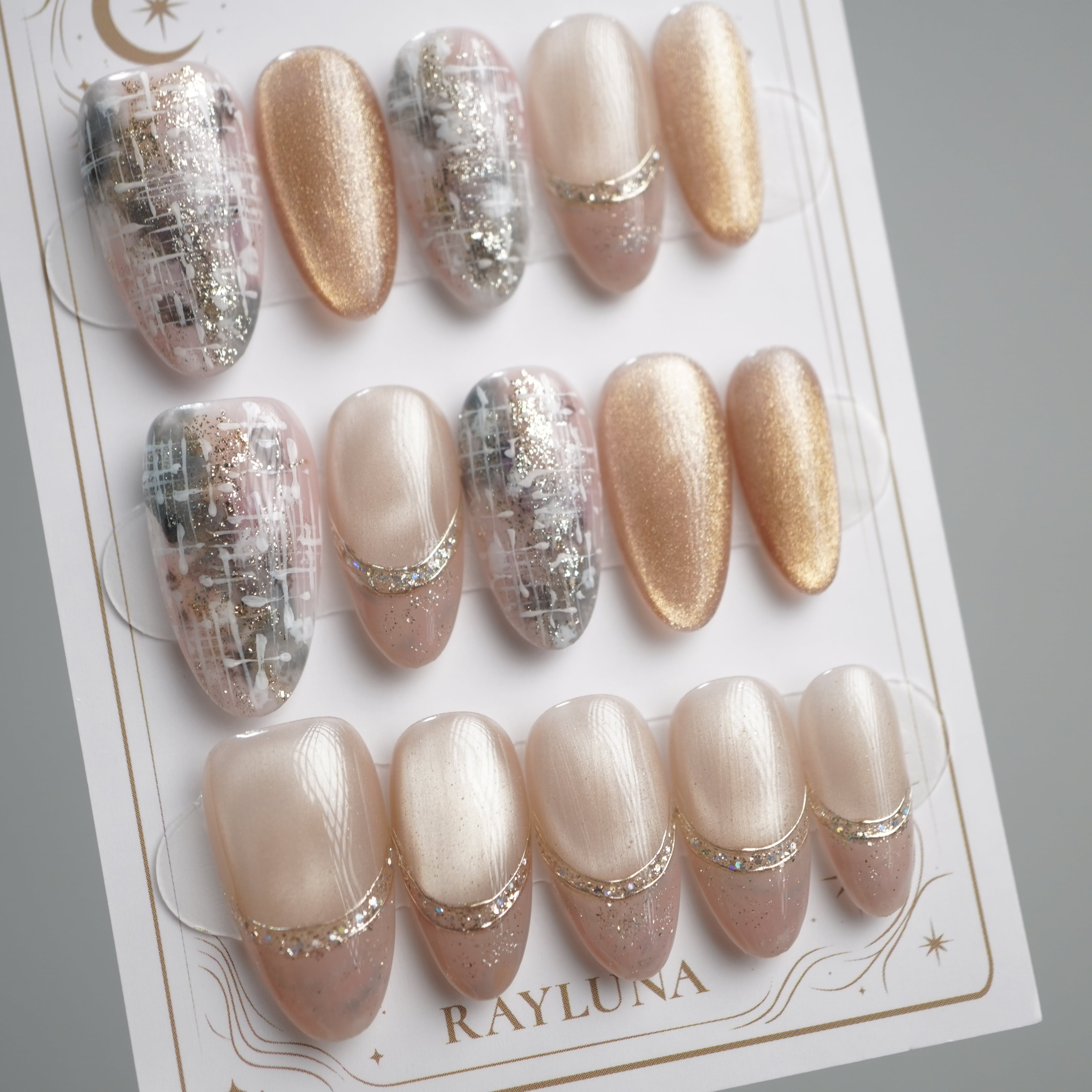 684 ロング アーモンド／XY244 繰り返し使えるネイルチップ | 指先に10