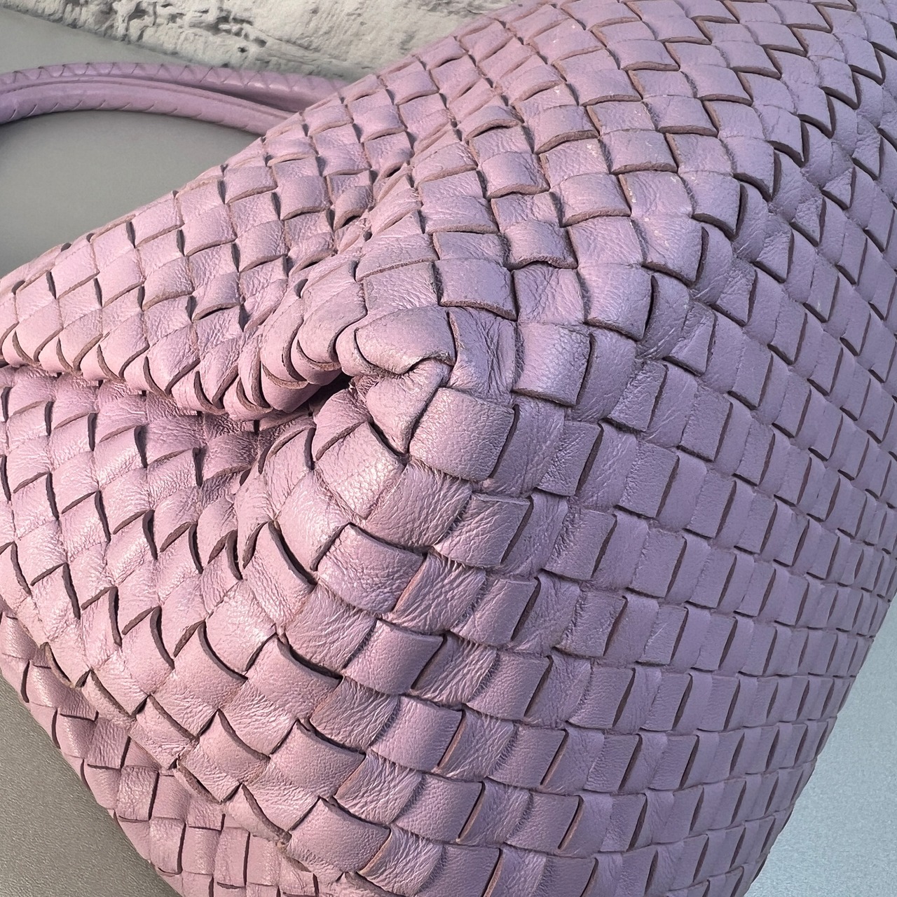 BOTTEGA VENETA イントレチャートパラシュートバッグ  レザー ハンドバッグ ピンク A-10502