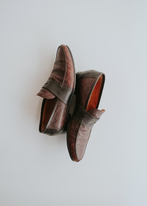 00's GUCCI diamond-embossed leather penny loafers