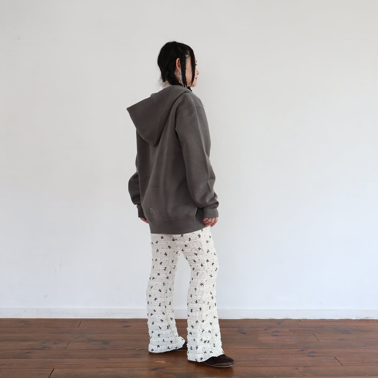 裏起毛NADENADESHITEzipパーカ/セメント（MK-546） | もくもくちゃん