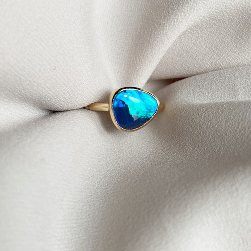 Black opal triangle volume ring