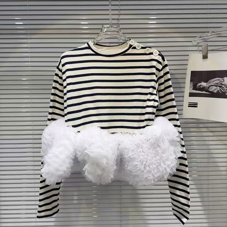 ボーダーフリルニット