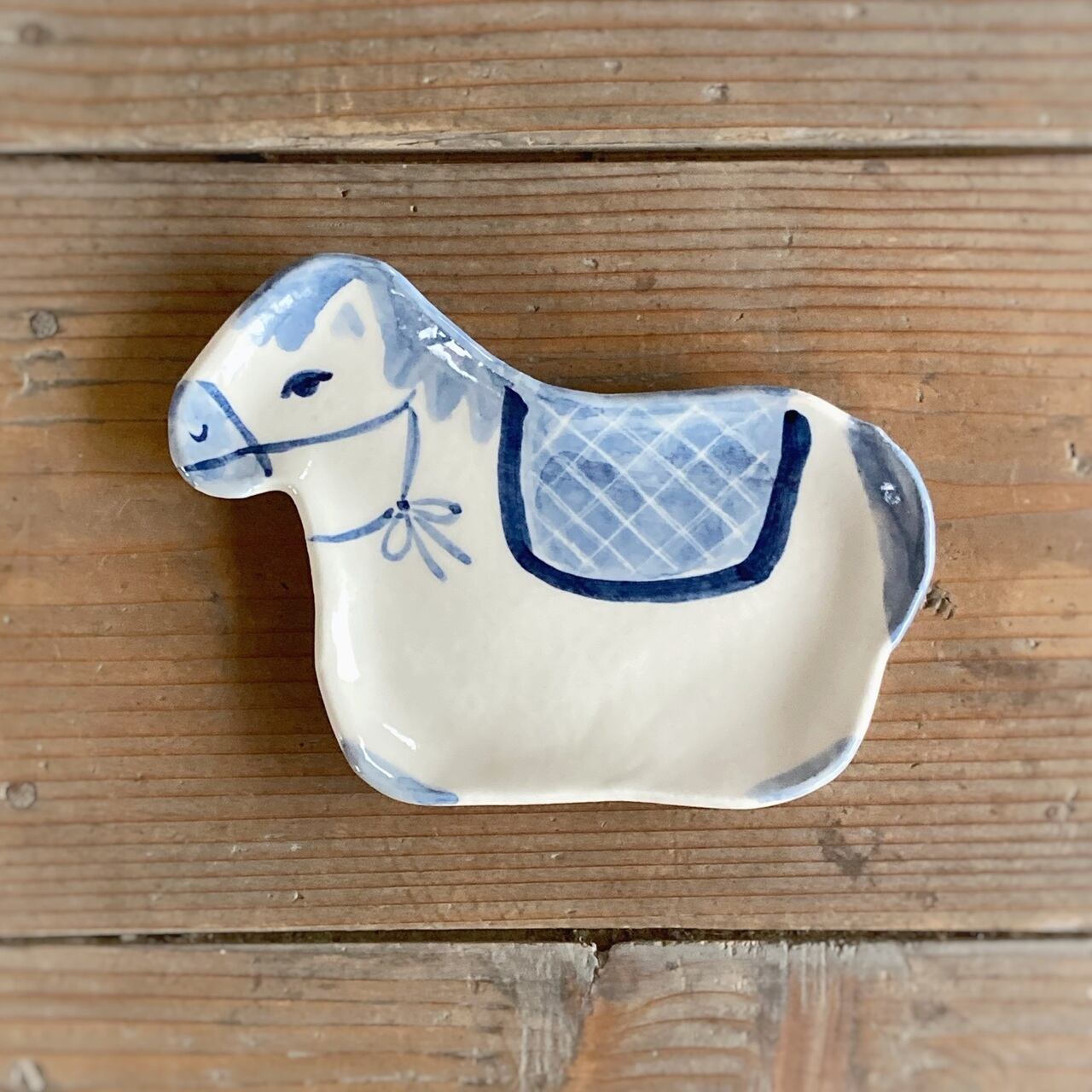 うま型皿　（染付）