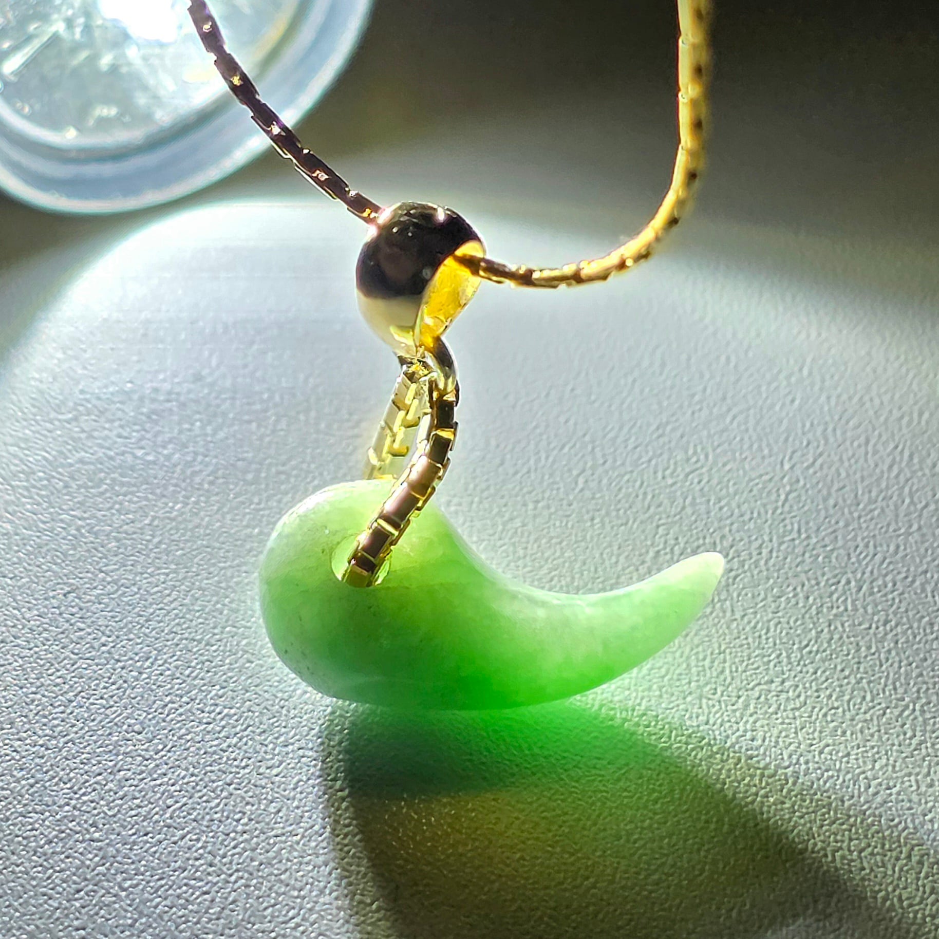 K18 :糸魚川翡翠:ペンダントトップ金具付き BPT0590 | 糸魚川翡翠工芸
