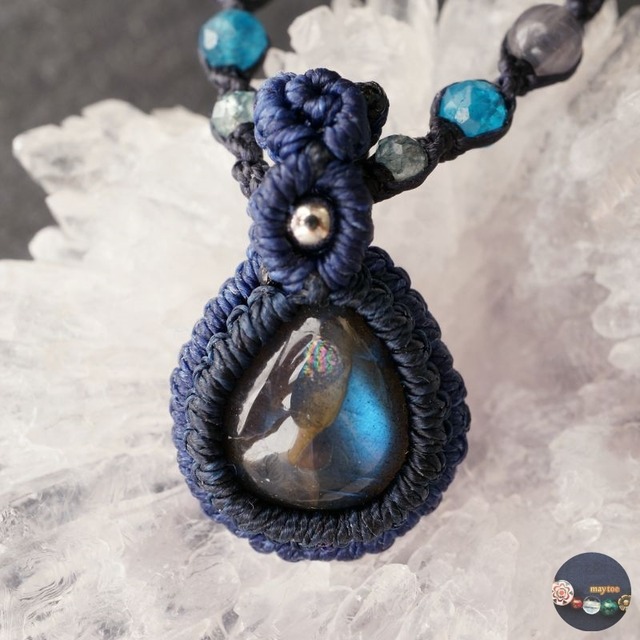 宝石質&虹入り☆ブラックラブラドライトのマクラメネックレス ~ 深海 ~<一点物>