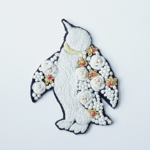 手刺繍シール　ししゅール「ペンギンWH」刺繍ステッカー スマホアクセサリー 花刺繍　ワッペン