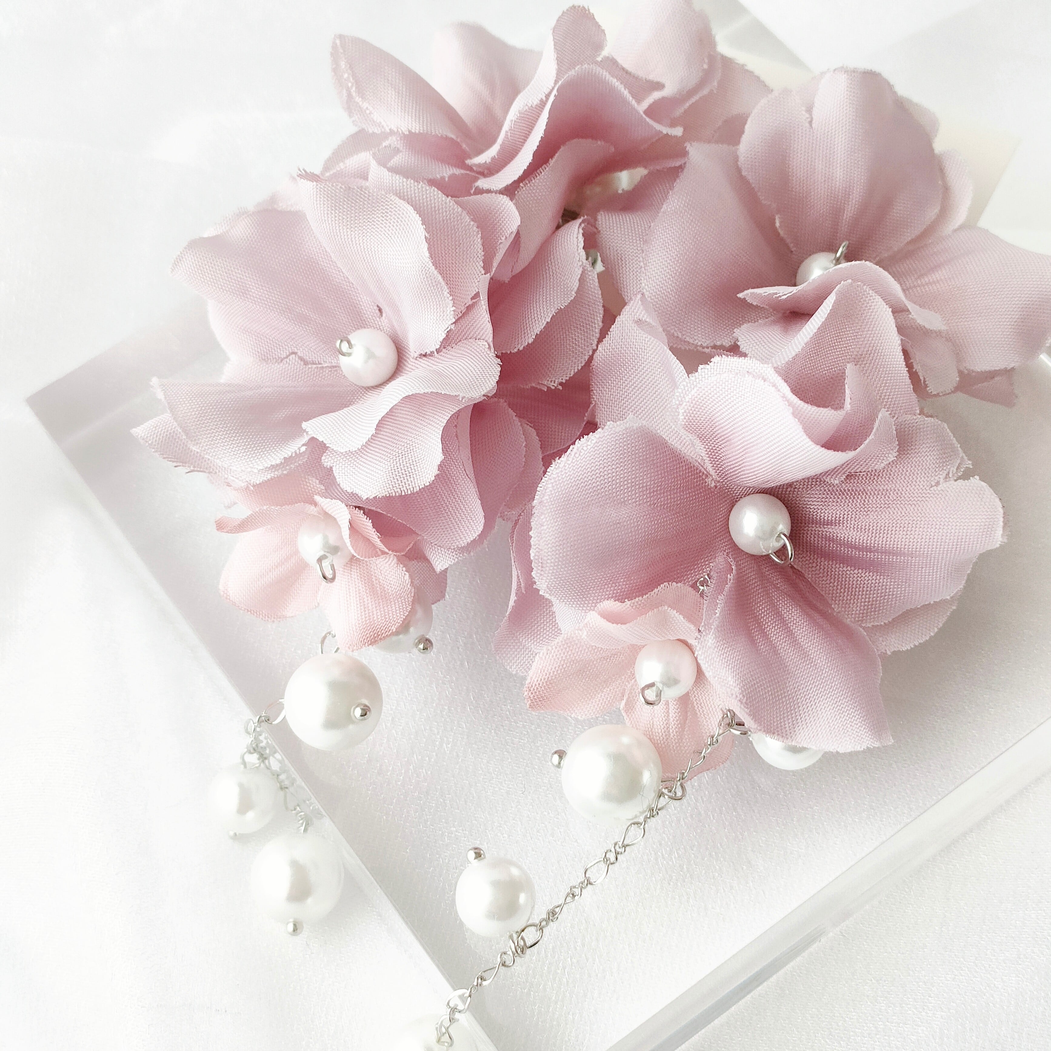 くすみピンク 大ぶりパールフラワー イヤリング ピアス | Pay ID