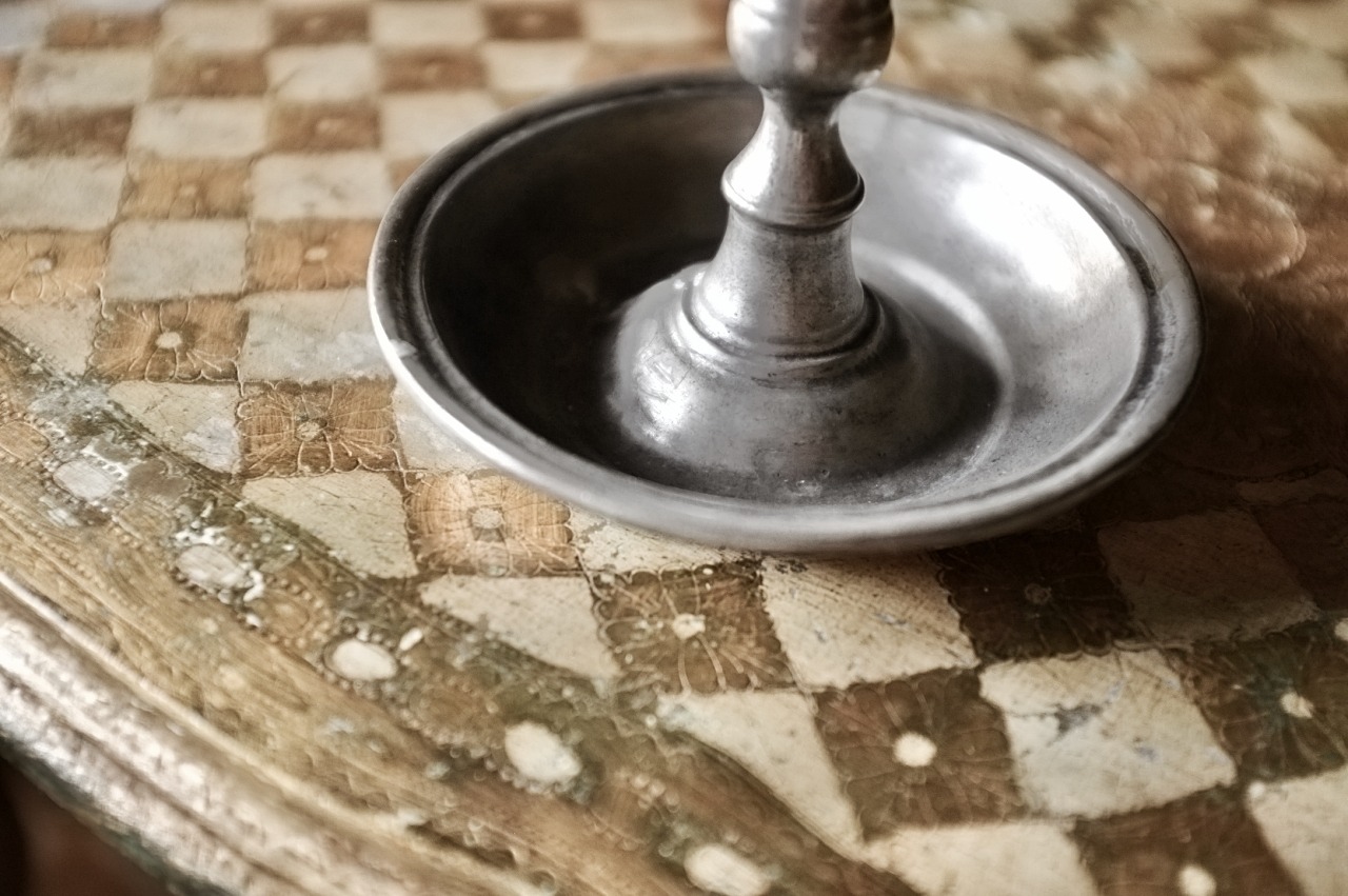 フランス 沈黙の灰銀色とキャンドルスタンド fleur de lys アンティーク