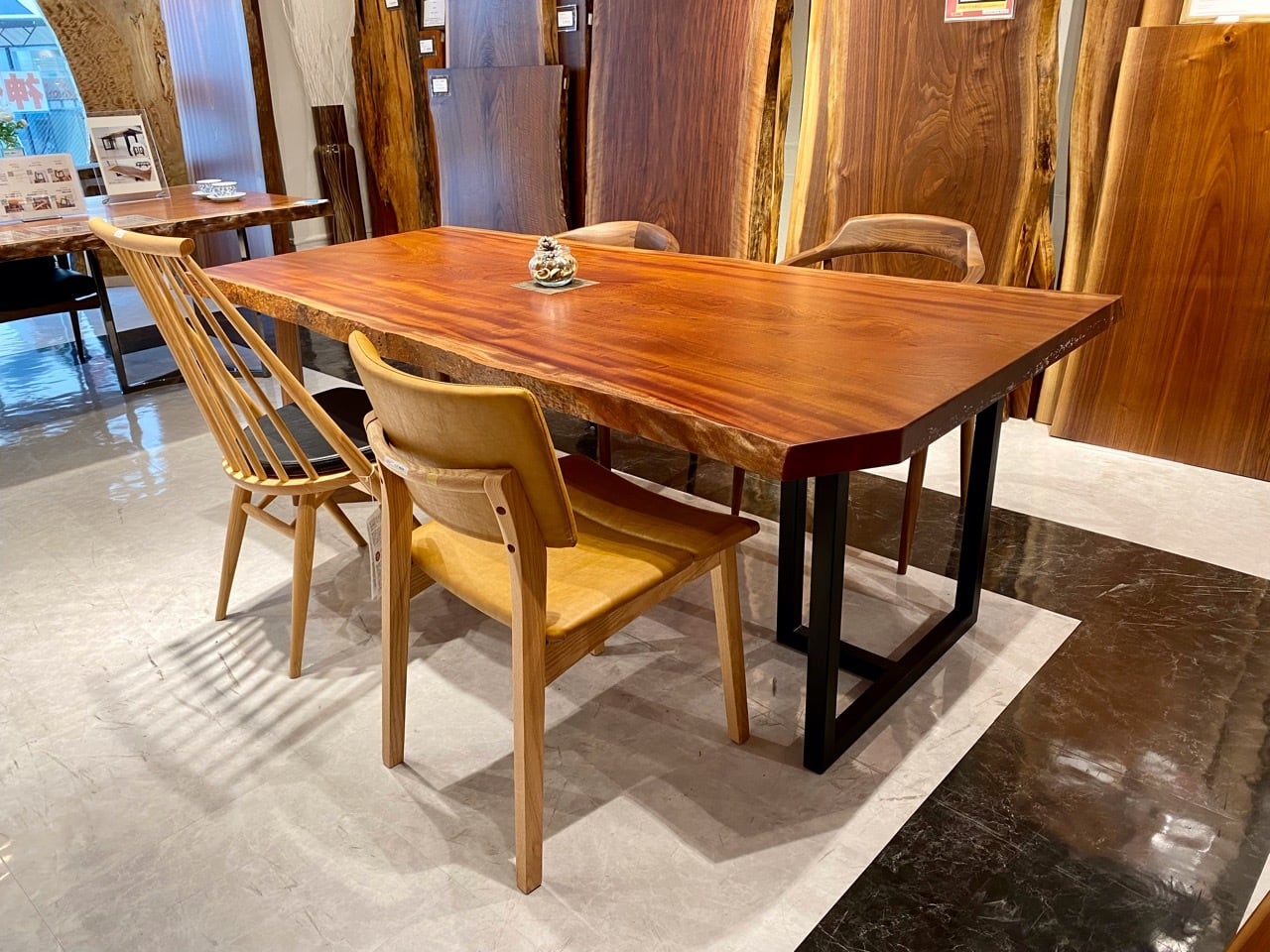 マホガニー_2000×860-1060×60_横浜元町店_テーブル天板/一枚板