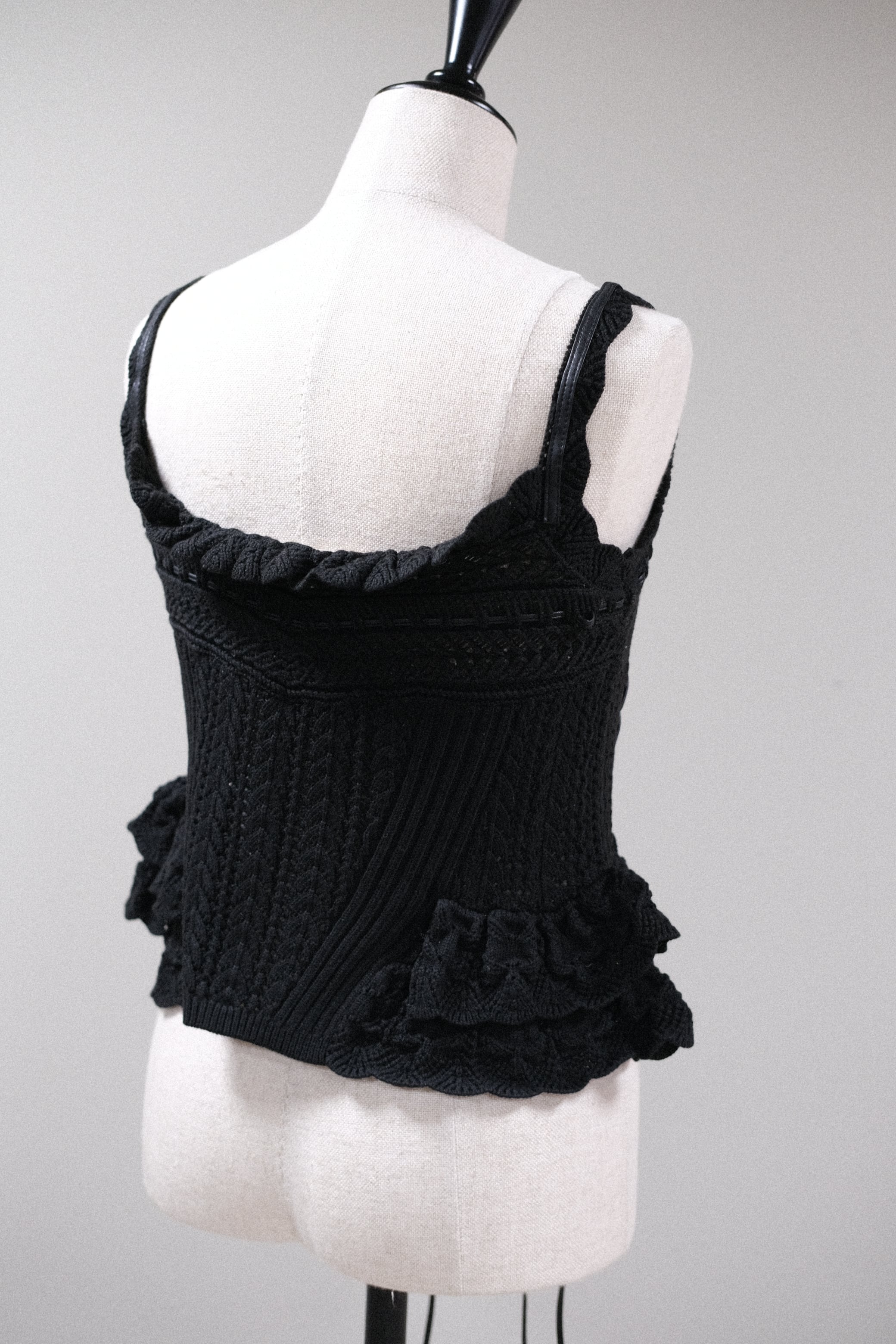 Tanaka Daisuke】lace up ribbon knit camisole | loop