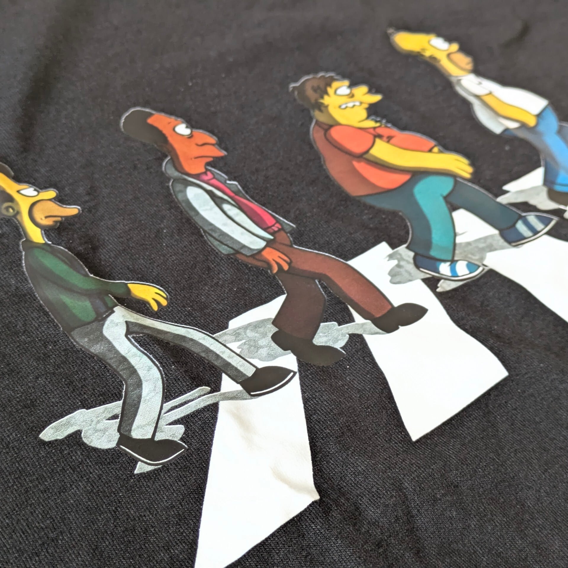 【 ザ・シンプソンズ（The Simpsons）】モーの酒場常連Tシャツ / ABBEY ROAD / アビーロード / アビイ・ロード/ Tシャツ〚アメリカン雑貨 アメトイ〛