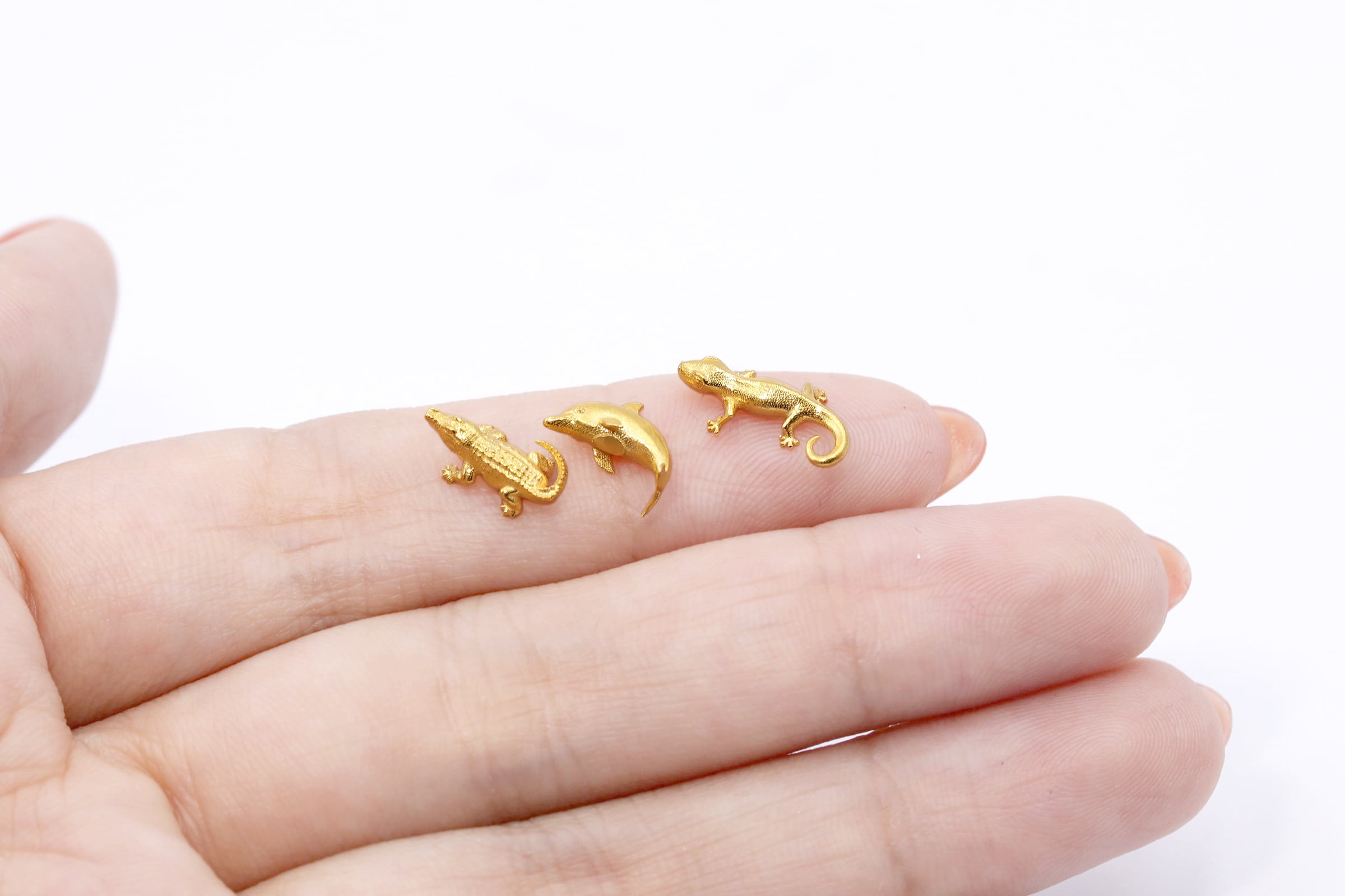 純金「ワニ」モチーフ ペンダントトップ 約1g 指先サイズの芸術品